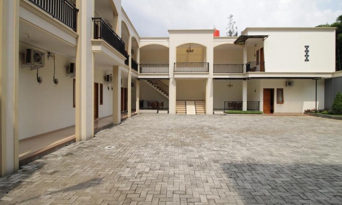 Jakarta Maison | RedDoorz Syariah near Mercu Buana University