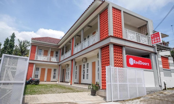 Magelang Hôtel | RedDoorz Syariah near Universitas Tidar Magelang