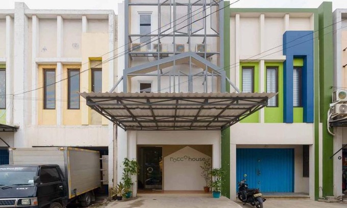 Tangerang Hôtel | RedDoorz @ Taman Royal Tangerang