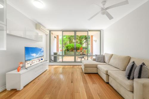 Redfern Appartement | Redfern 2Br Near CBD Shopping Center with Pool & Gym