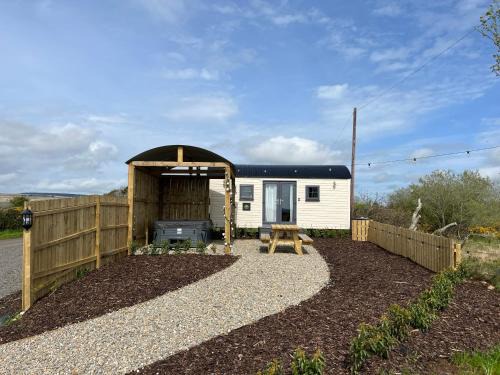 Coleraine Cabine | Redfox Shepherds hut and private hot tub