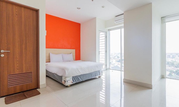 Pekayon Jaya Appartement | RedLiving Apartemen Grand Kamala Lagoon - Rooms 911 Tower Barclay South with Netflix