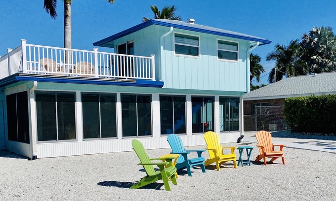 Isles of Capri Maison | "Reel-Laxation"-Quaint Isles of Capri Home w/ Boat Dock Near Marco Island/Naples