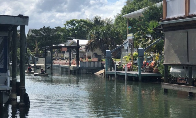 Indian Harbor Estates Maison | Reel Paradise Cottage- Canal Front- Bring your Boat to our 50’ Dock!