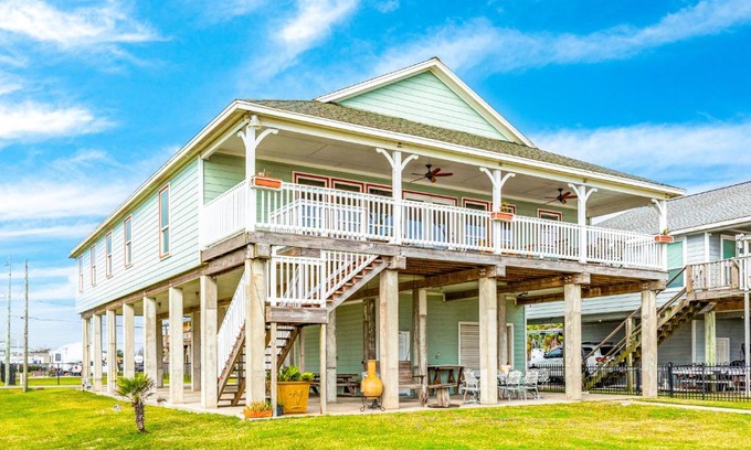Dickinson Maison | Reel Paradise
