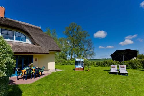 Puddemin Maison | Reetdachhaus Eibe 2, Kaminofen, Sauna, 8 Personen, W-Lan
