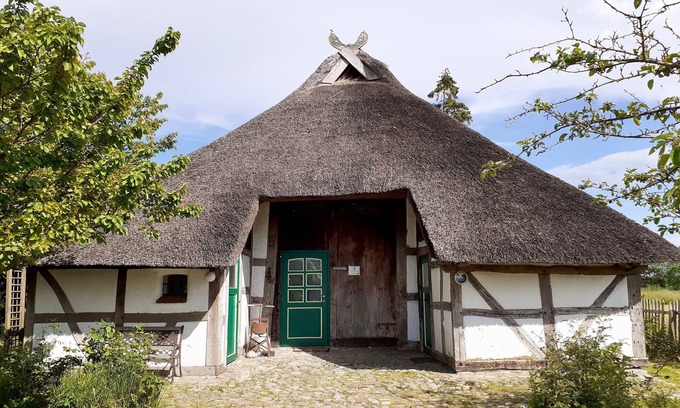 Klocksdorf Maison | Reetdachkate - Holiday home on Lake Röggelin