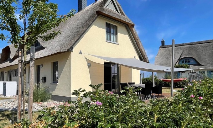 Zierow Maison | Thatched house Drei Möwen, Germany