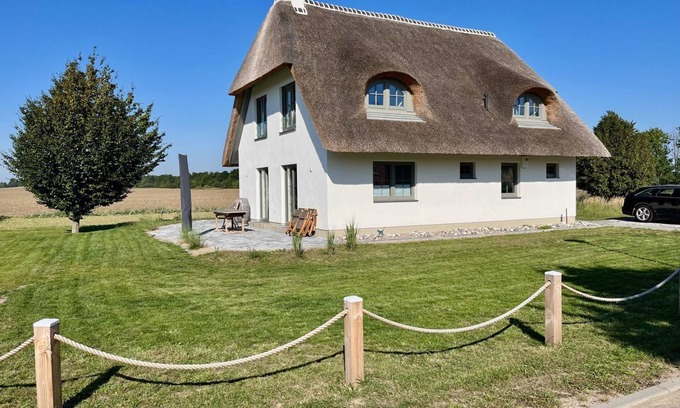 Poseritz Maison | Reethaus Mellnitz - Reetdachhaus auf Rügen