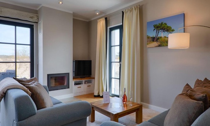 Dranske Maison | Reetland am Meer - Premium Reetdachvilla mit 3 Schlafzimmern, Sauna und Kamin F26