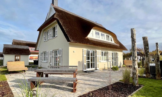 Parow Maison | Reetvilla Strelablick