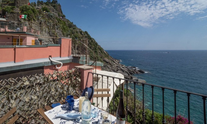 Vernazza Appartement | Refilea Sea View Tower Villa