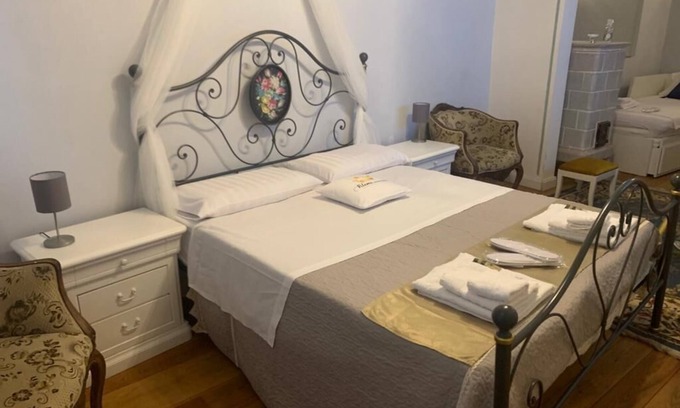 Lavis Maison | REFLECTIONS OF THE ORIENT SUITE IN A HISTORIC HOUSE