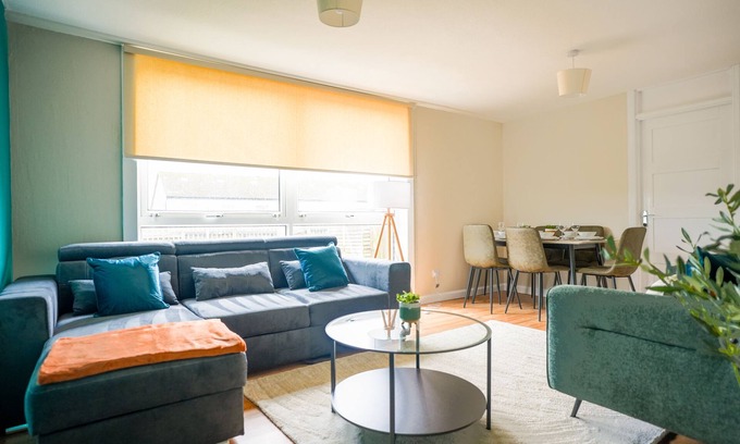 Livingston Maison | Refreshing Modern House in Livingston