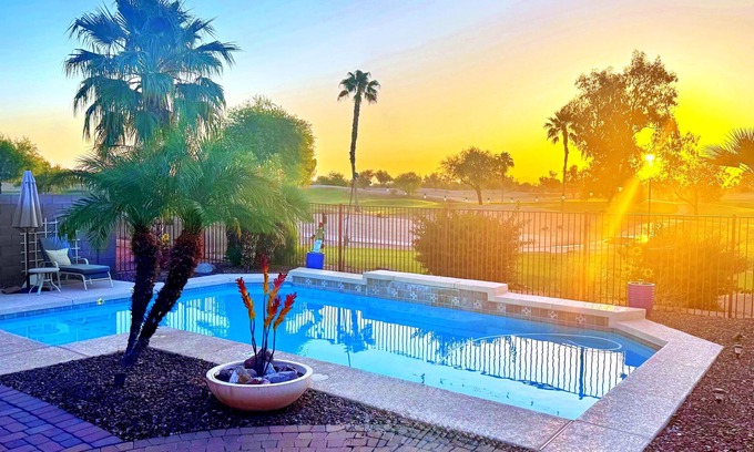 Chandler Maison | Luxurious Heated Pool, Backyard Oasis, Golf Course Views, Fire Pit Master Suite