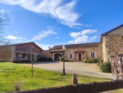 Salles Maison | Refuge Champêtre - Piscine intérieure - Détente