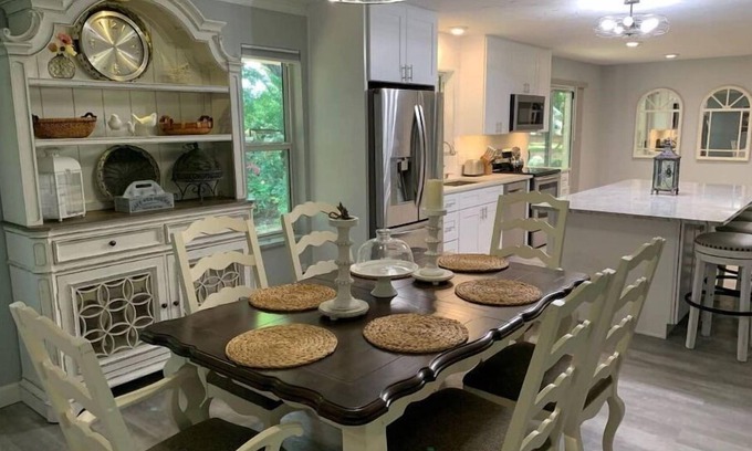 Oak Point Maison | Regatta Retreat