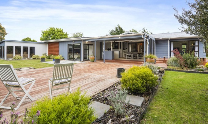 Martinborough Maison | Regent Retreat – Martinborough Holiday Home