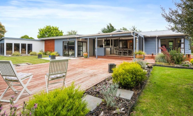Martinborough Maison | Regent Retreat - Martinborough Holiday Home