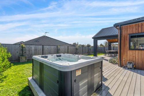 Martinborough Maison | Regent Sanctuary - Martinborough Holiday Home