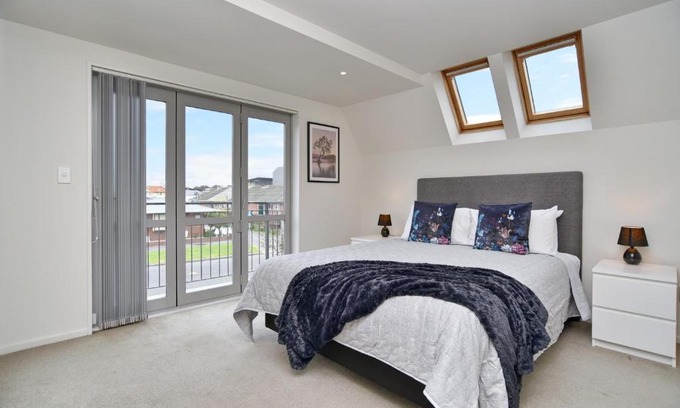 Riccarton Maison | Regents 94 - Christchurch Holiday Homes