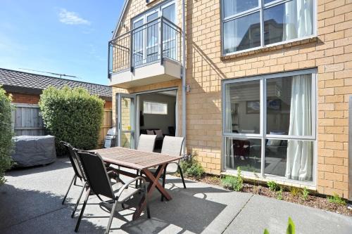 Riccarton Maison | Regents Villas - Christchurch Holiday Homes