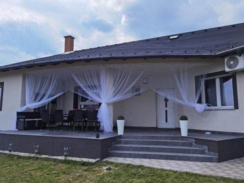 Szigetszentmiklos Appartement | Reginahouse