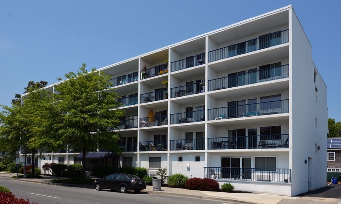The Pines Copropriété | Rehoboth Ave Condo w/ Parking Sleeps 4 Clean/Updated/Comfortable