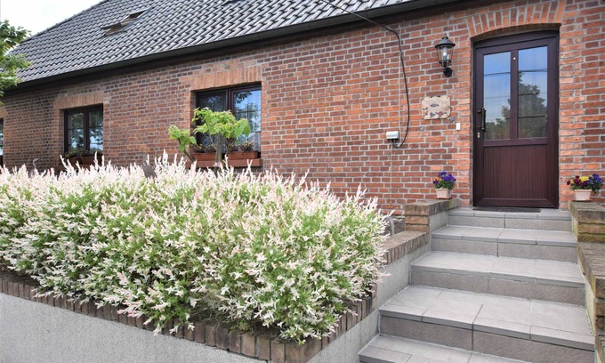Satow Appartement | Reihenferienhaus mit Kamin und Terrasse im Ostseeland OFC 11 - 3- Raum Ferienhaus mit Terrasse und