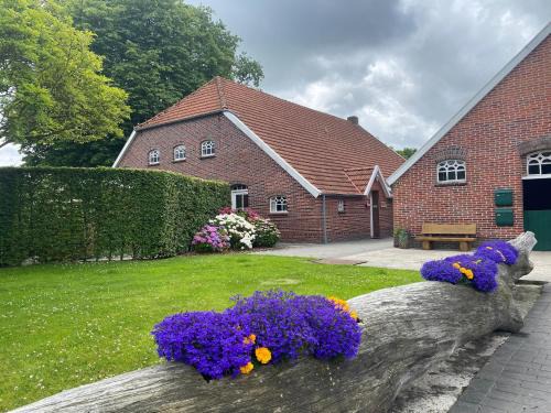 Strackholt Appartement | Reihenhaus in Strackholt mit beheiztem Pool