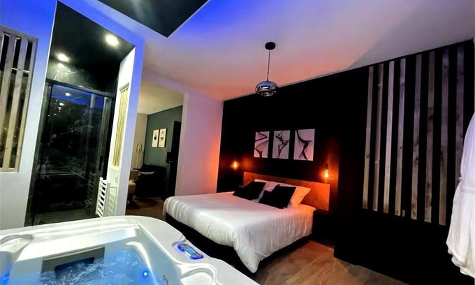 Cernay Appartement | Reims Love Room - CK Suite & SPA, Cosy Terrace, Flexible check-in