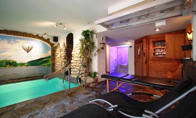 Zell Appartement | Relax alone: 30°C indoor pool, sauna, steam bath included in the price. Terrace facing the Moselle