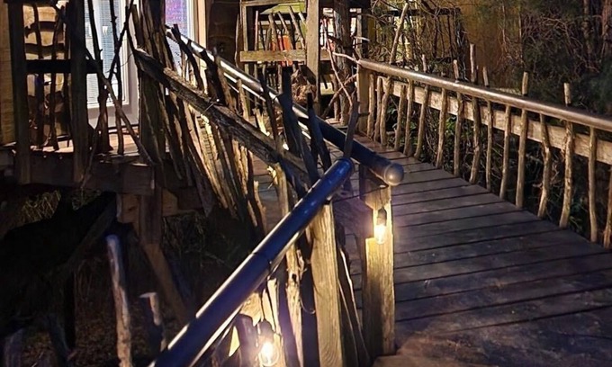 Farmersville Lit Et Petit-Déjeuner | Relax amongst the trees in this beautiful romantic treehouse