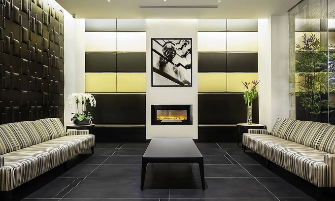 Koreatown Hôtel | Relax and Recharge! 2 Convenient Units, Pets Allowed, Close to Top of the Rock!