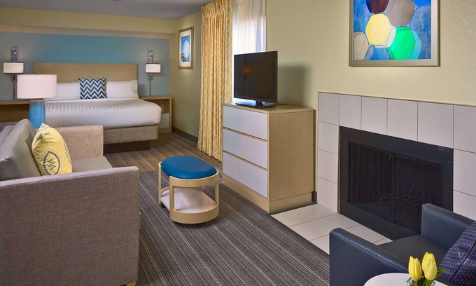 Westlake Hôtel | Relax and Unwind! 3 Comfortable Units, Free Parking, Pets Allowed, Pool