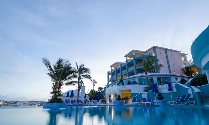 Paget Hôtel | Relax and Unwind! 4 Comfortable Units, Outdoor Pool, FREE Parking, Near Aboretum