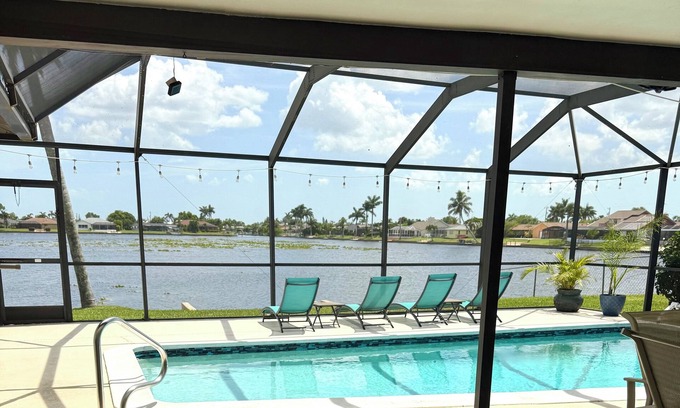 Pelican Maison | Relax and Unwind, kayak the lake, Near Sanibel,Matlacha, Ft Myers Beach, 3bed2ba