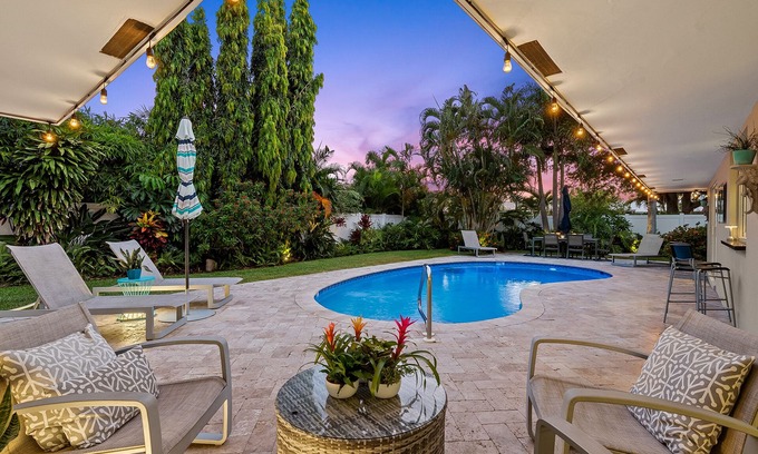 Imperial Point Maison | DÉTENDEZ-VOUS À SERENITY PLACE, UNE MAGNIFIQUE MAISON DE PISCINE CHAUFFANTE MODERNE ET CONTEMPORAINE !!!
