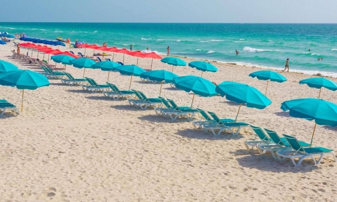 Mid Beach Hôtel | Relax at the Coast – Pool, Beach Access, Balcony, and Walkable Fun - 3 Units