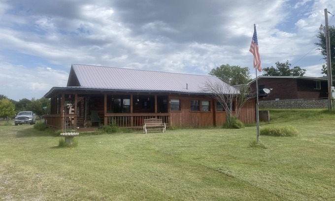 Custer County Cabine | Relax at your Rustic Lakeview Cabin on the North side of Foss Lake, Oklahoma