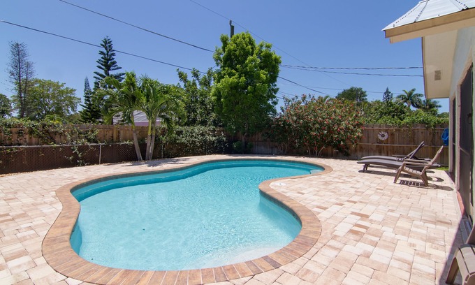 Naples Park Maison | Nouvelle piscine chauffée plein sud, tous les nouveaux meubles, à pied ou à vélo à la plage