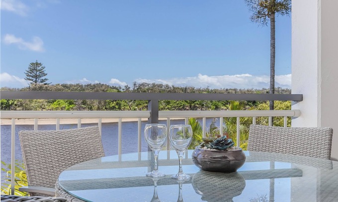 Slacks Creek Appartement | Relax by the water at Sunrise Cove!