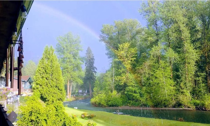 Hobart Maison | Relax & Explore the PNW