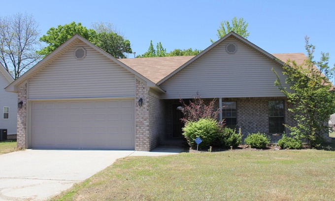 Jacksonville Maison | Relax in a 3 bedroom 2 bath comfortable house