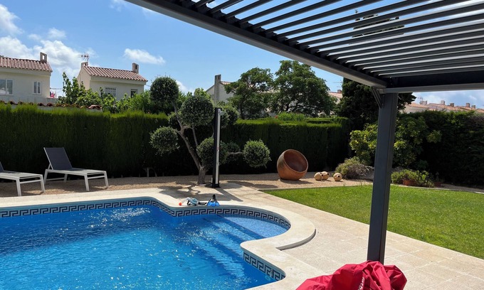 Miami Platja Villa | Détendez-vous dans une villa privée moderne