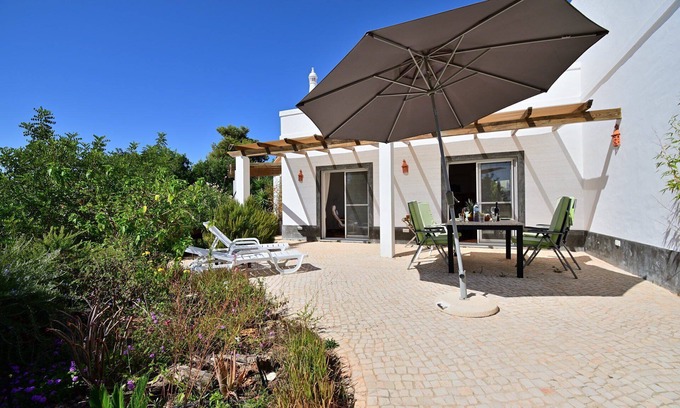 Olhao Appartement | Relax in a quiet, well-equipped apartment on a natural plot (2013).