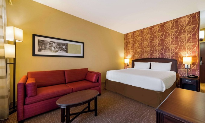 Novi Hôtel | Relax in a Spacious Room with Swimming Pool, Perfect for Shoppers & Explorers