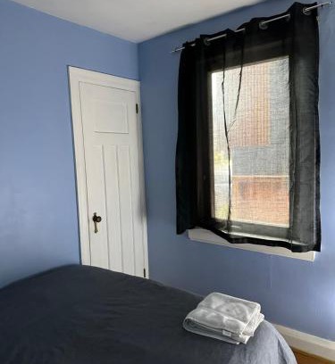 Old East York Maison | Relax in East York Space Share