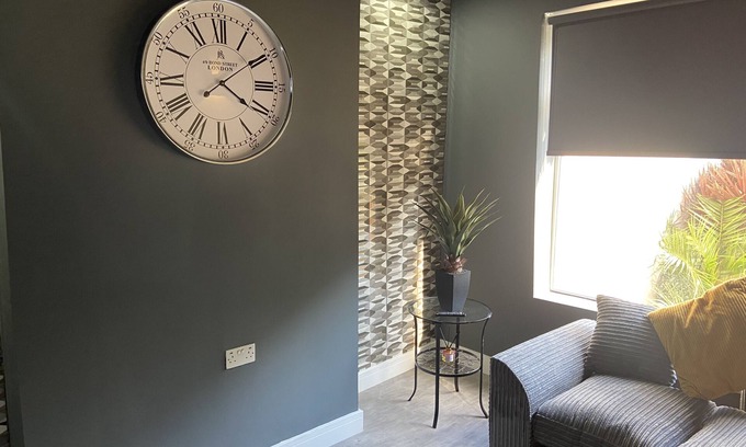 Walkden Maison | Relax in Our 3 Bed Large Victorian House All With Seperate Bathrooms.