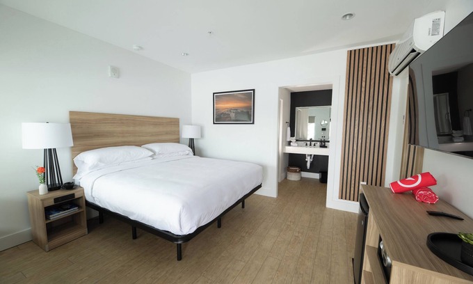 Rehoboth Beach Hôtel | Relax in Rehoboth Beach with Outdoor Fireplace, Free Weekend Breakfast & Parking